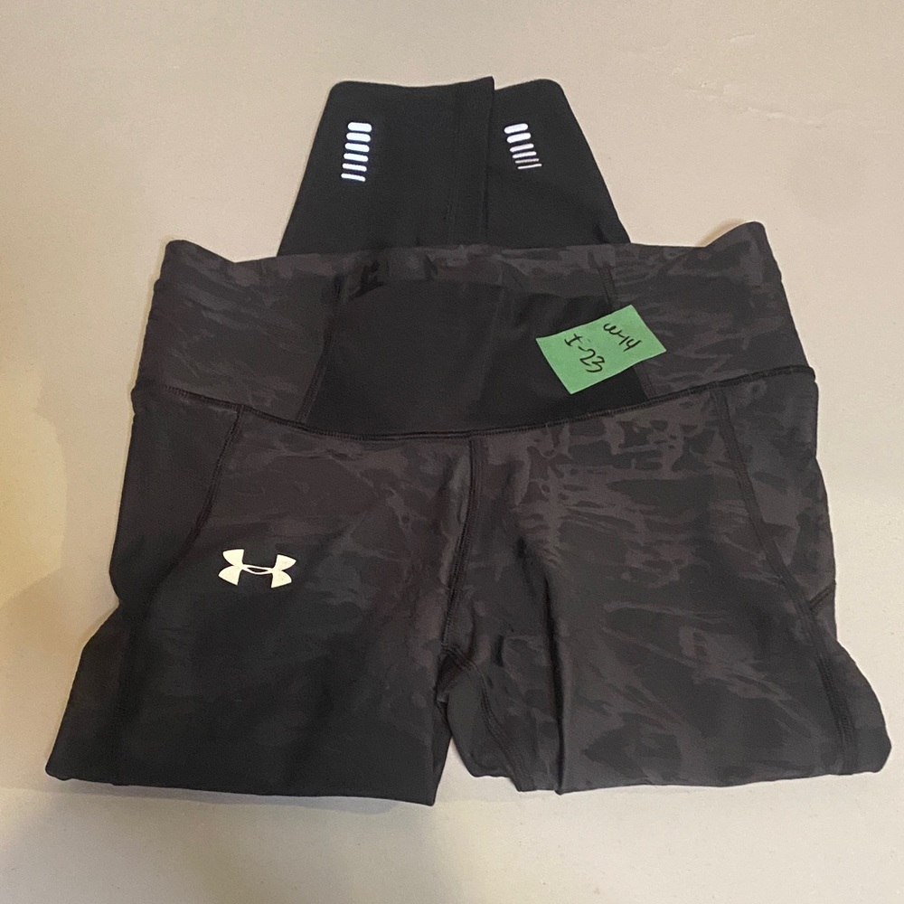 🍄Under Armour Black Patterned Shorts
